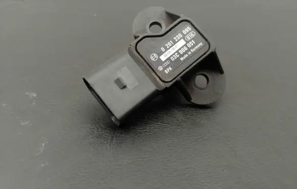 Audi Q7 4M Air pressure sensor 03C906051 0261230095