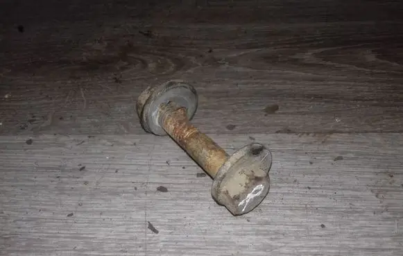 Volvo XC70 Rear suspension camber bolt 