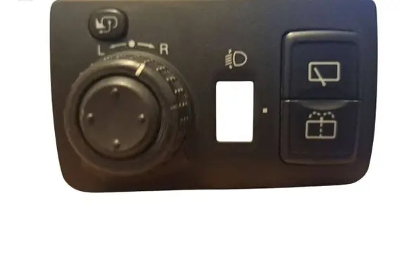 Wing mirror switch