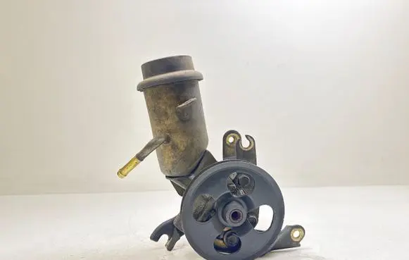 Toyota Yaris Power steering pump