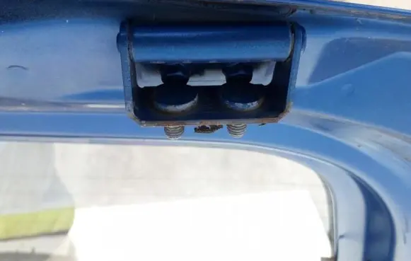 Mazda Demio Tailgate/trunk/boot hinge