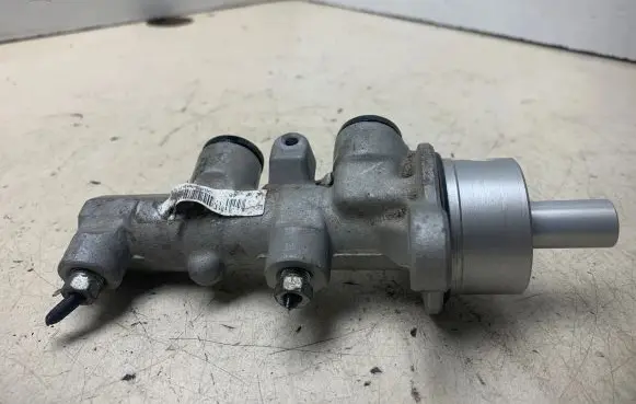 Opel Meriva A Master brake cylinder y21627