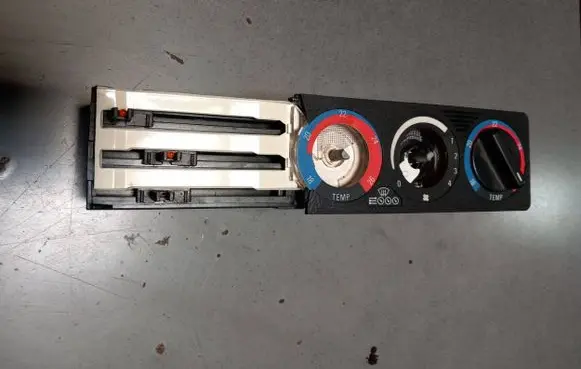 BMW 5 E34 Climate control unit E346411