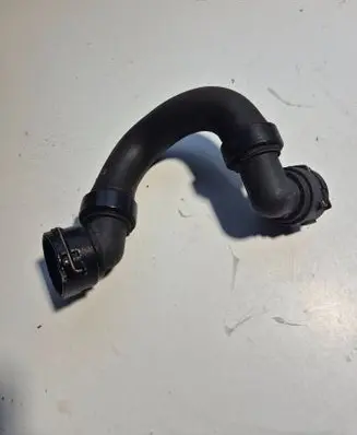 Engine coolant pipe/hose