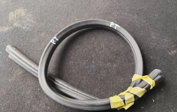 Mitsubishi Space Star Rear door rubber seal (on body) 