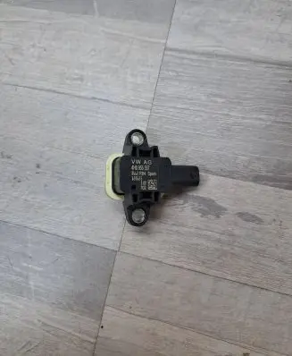 Volkswagen PASSAT B7 Airbag deployment crash/impact sensor 4H0955557
