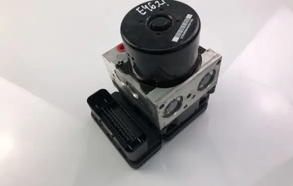 Volvo XC70 ABS Pump 31423347
