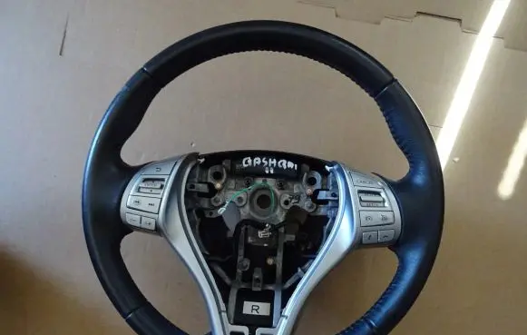 Nissan Pulsar Steering wheel