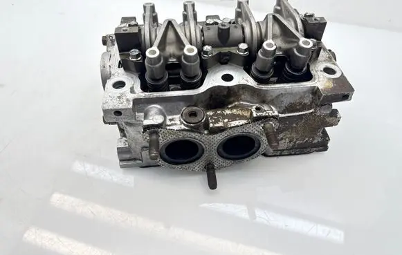 Subaru Legacy Engine head