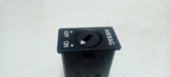 Passenger airbag on/off switch