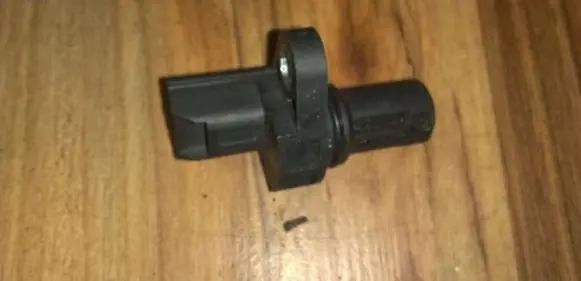 Mitsubishi Colt Crankshaft position sensor mr985041