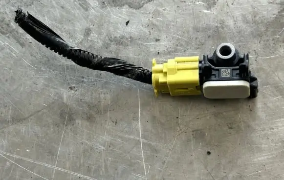 Nissan Juke I F15 Airbag deployment crash/impact sensor 988303JA0A