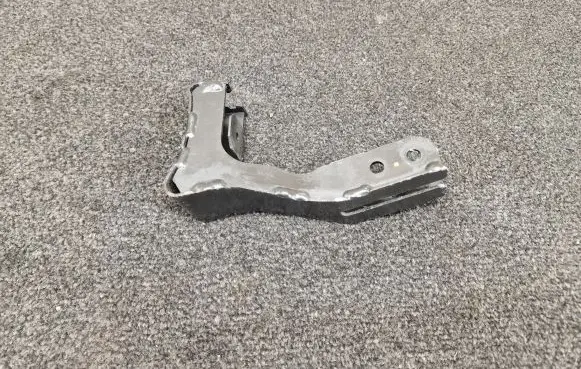 Audi A8 S8 D4 4H Radiator support slam panel bracket 4H0399633A