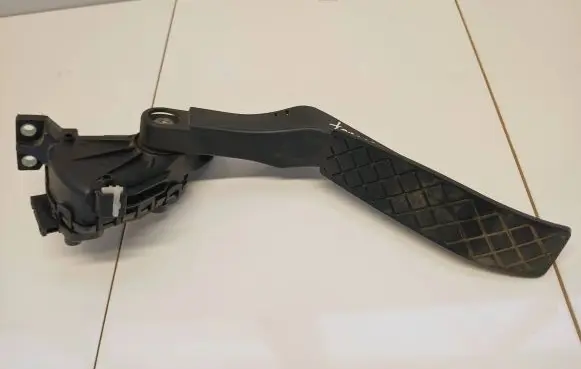 Volkswagen Touareg I Accelerator throttle pedal 7L0723507E