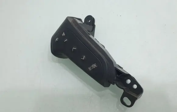 Toyota Avensis T250 Steering wheel buttons/switches 75B070