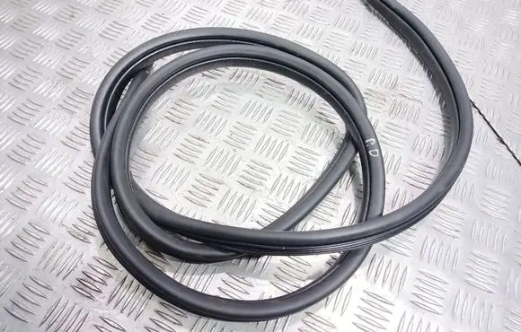 Suzuki SX4 Front door rubber seal 