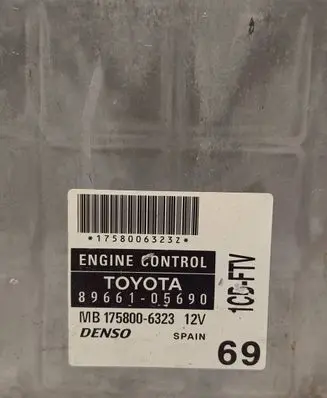 Toyota Avensis T250 Engine control unit/module 8966105690 1758006323 MB1758006323