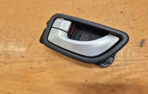 Hyundai Sonata Rear door interior handle