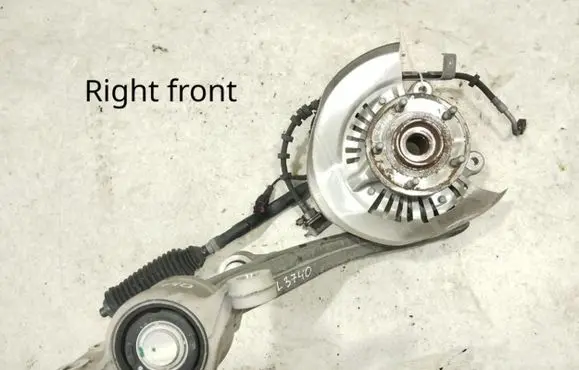 Chrysler Pacifica Front wheel hub 68189018AD