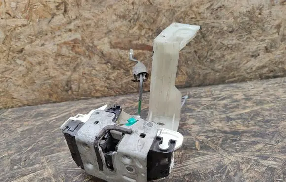 Dodge Caliber Front door lock 04589409AA