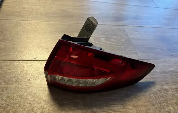 Ford Mondeo MK V Rear/tail lights JS7B13404CF