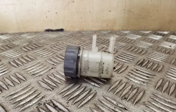 Honda CR-V Clutch fluid reservoir/tank 