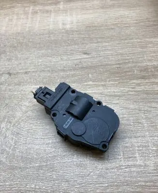 BMW X3 E83 Air flap motor/actuator EFB322 13042005 CZ113930071