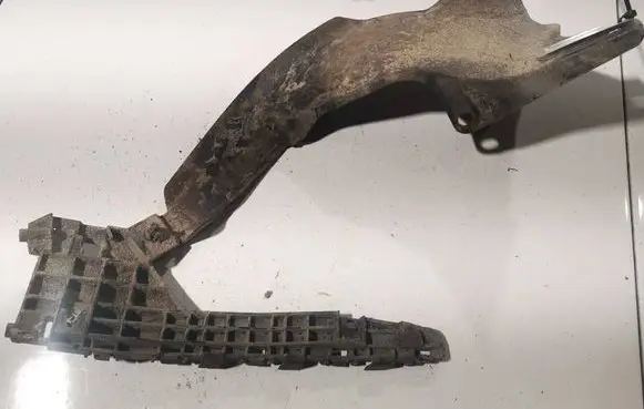 Honda FR-V Rear bumper mounting bracket