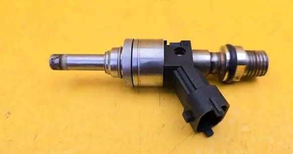 Porsche Panamera (970) Fuel injector 94811012822 103507514
