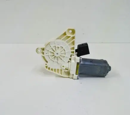 Mercedes-Benz CLA C117 X117 W117 Front door window regulator motor A55383110