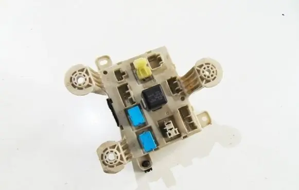 Toyota Previa (XR30, XR40) II Fuse module