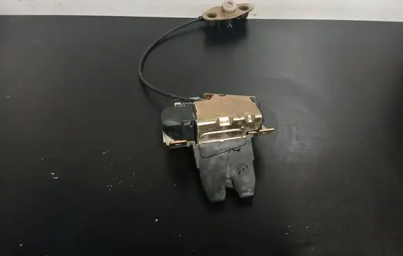 Volvo S60 Tailgate/trunk/boot lock/catch/latch 8679694 7890CZ