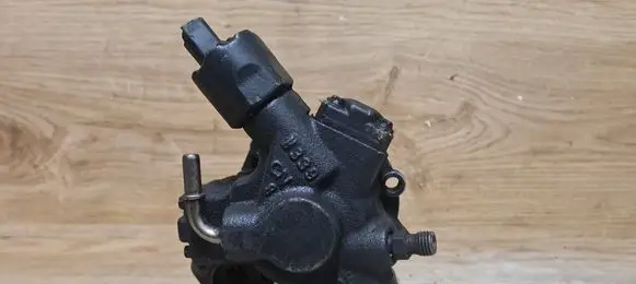 Volvo V50 Fuel injection high pressure pump 5WS40380 9683824080