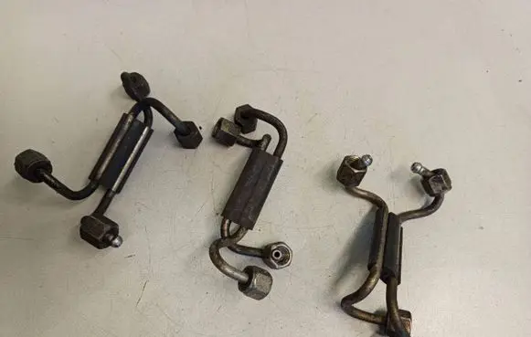 BMW X5 E53 Fuel injector supply line/pipe 
