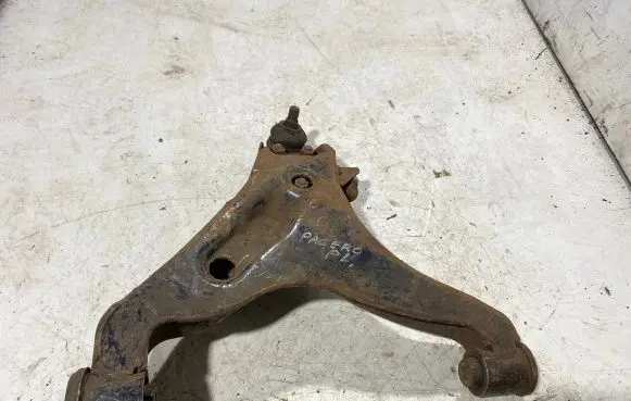 Mitsubishi Pajero Front lower control arm/wishbone
