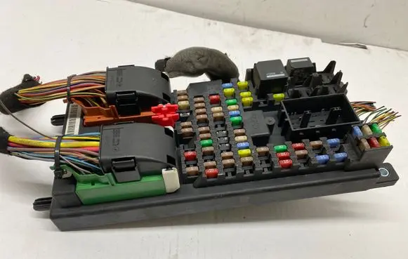 Land Rover Evoque I Fuse module BJ3214F041AD 528251F02 A001049