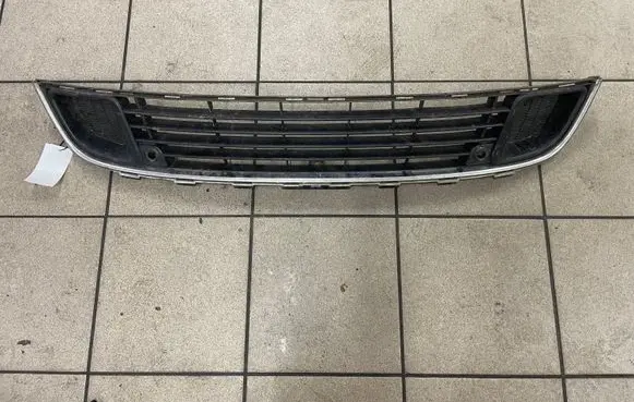 Citroen C5 Front bumper lower grill 9681052677 2001586