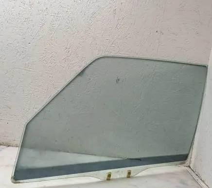 Mitsubishi Pajero Front door window glass four-door 43R00038