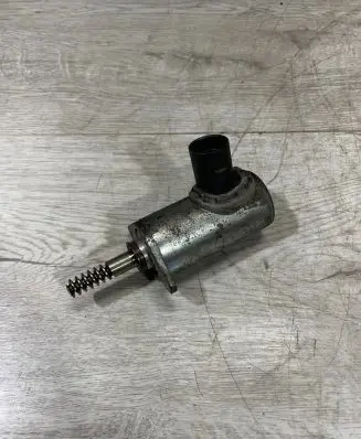 BMW M5 Camshaft vanos timing valve 7605025 17204710 01309