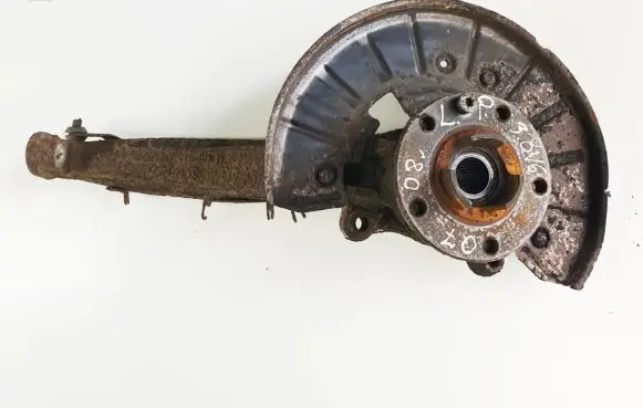 Audi Q7 4L Front wheel hub spindle knuckle