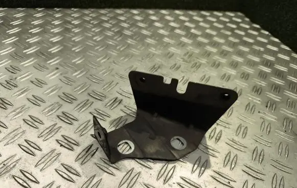 Opel Vivaro Fender mounting bracket 52045R 5317