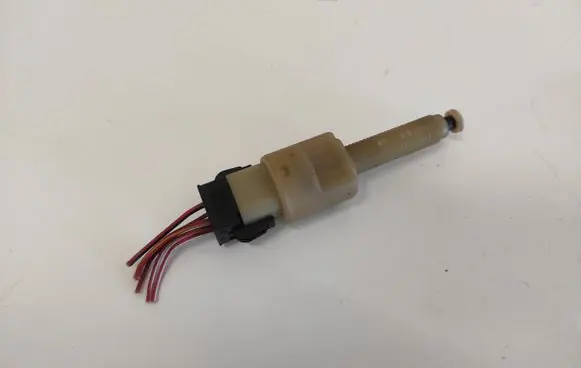 Volkswagen PASSAT B5 Brake pedal sensor switch 4A0945515A