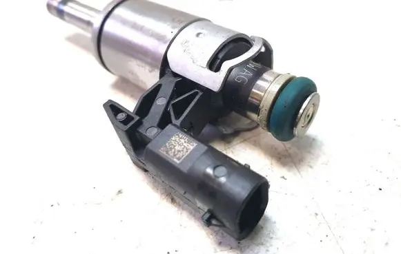 Audi A4 S4 B9 Fuel injector 04E133036A