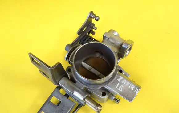 Opel Zafira A Throttle body valve 90529710