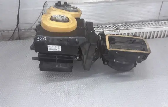 Volkswagen Polo IV 9N3 Interior heater climate box assembly 6Q1820001B