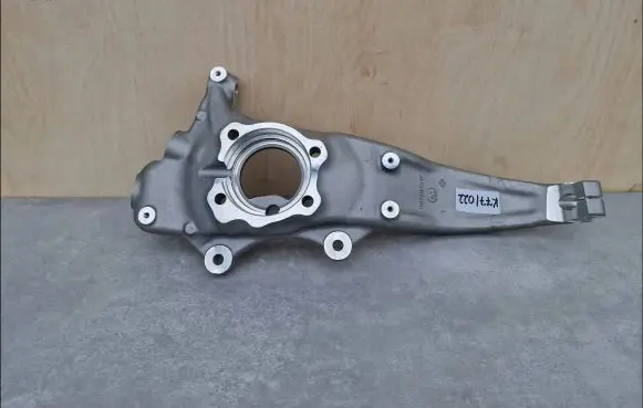 BMW 5 G30 G31 Front wheel hub spindle knuckle 688438501