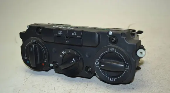 Volkswagen Golf V Climate control unit 
