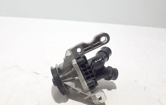 Volvo XC40 Water pump 32257932
