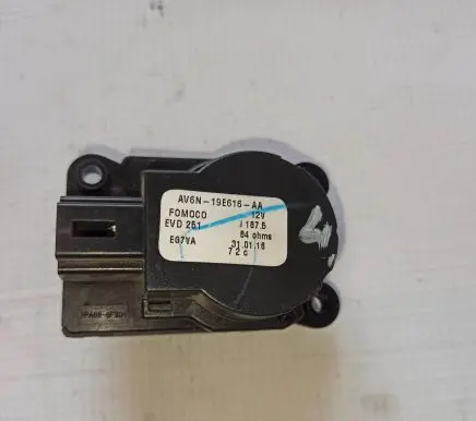 Ford C-MAX II Air flap motor/actuator AV6N19E616AA