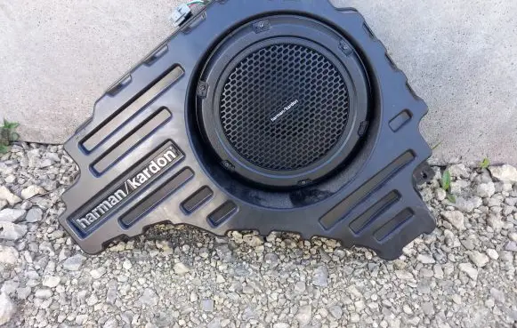 Jeep Grand Cherokee Subwoofer speaker 05035130AC